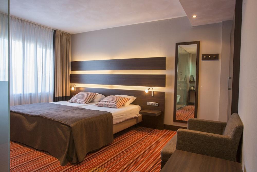 Hotel Restaurant De Zwaan Raalte Eksteriør billede