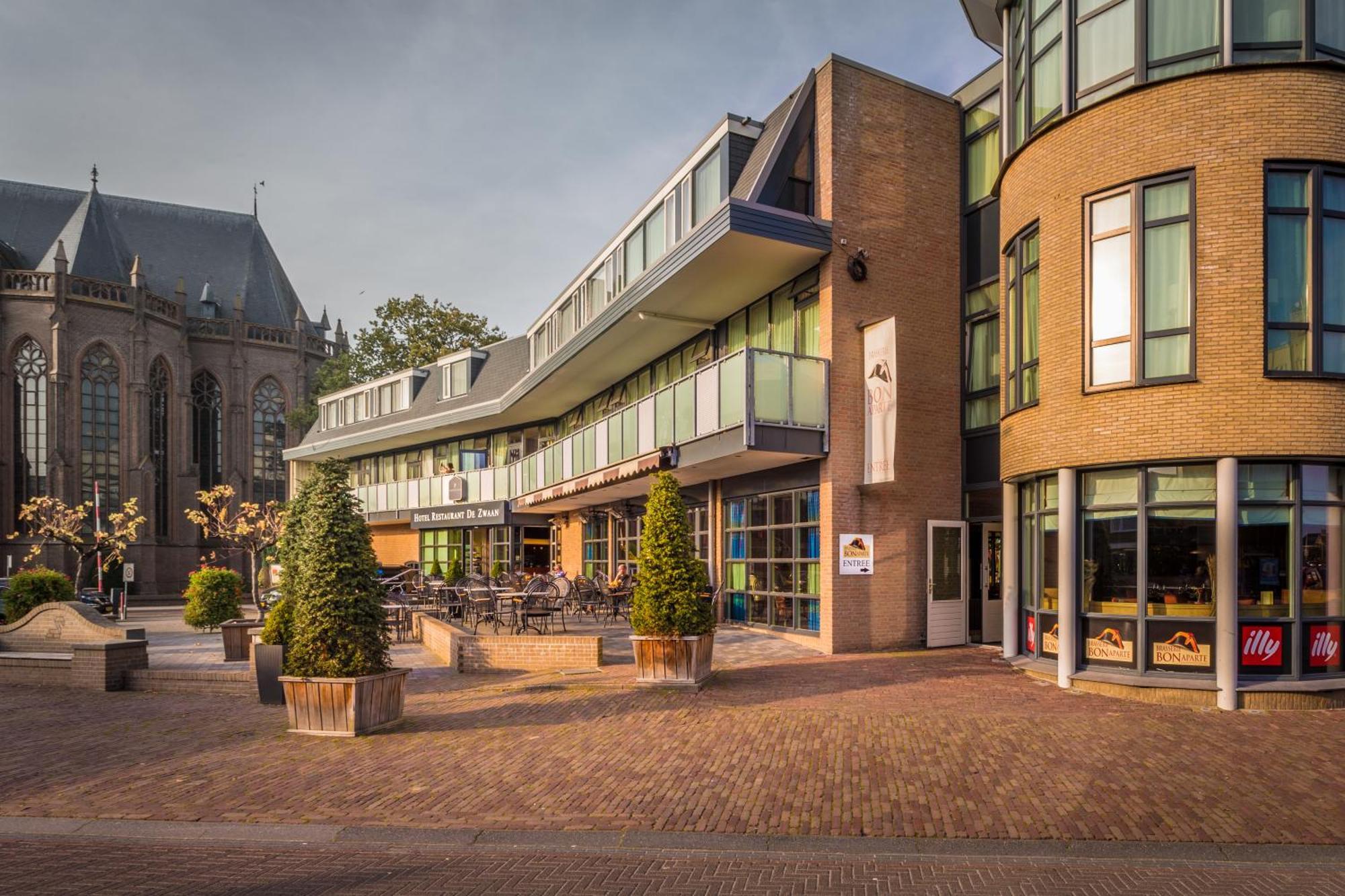 Hotel Restaurant De Zwaan Raalte Eksteriør billede