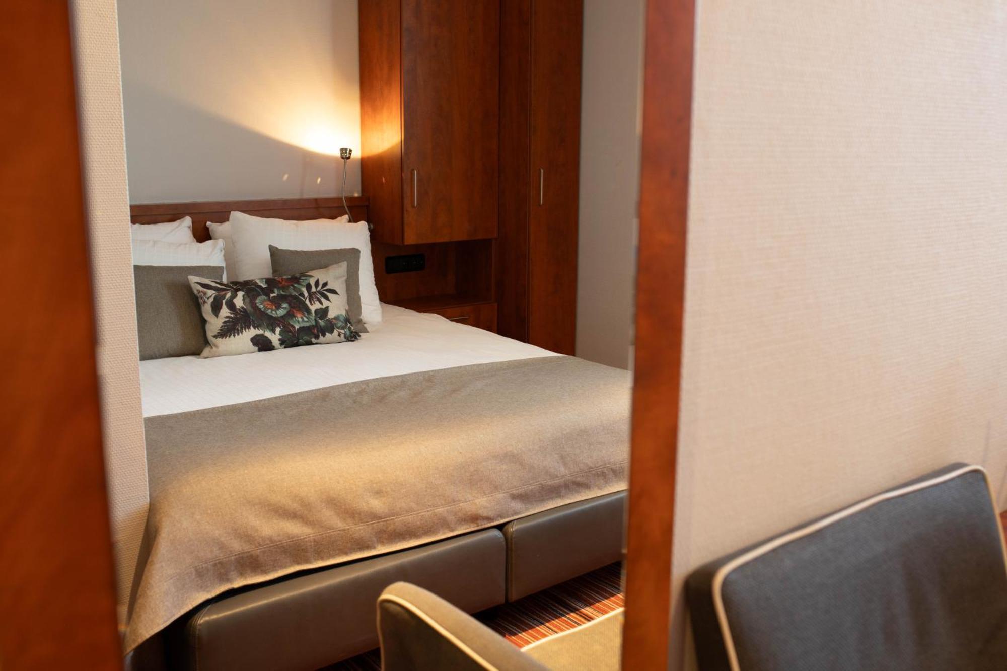 Hotel Restaurant De Zwaan Raalte Eksteriør billede