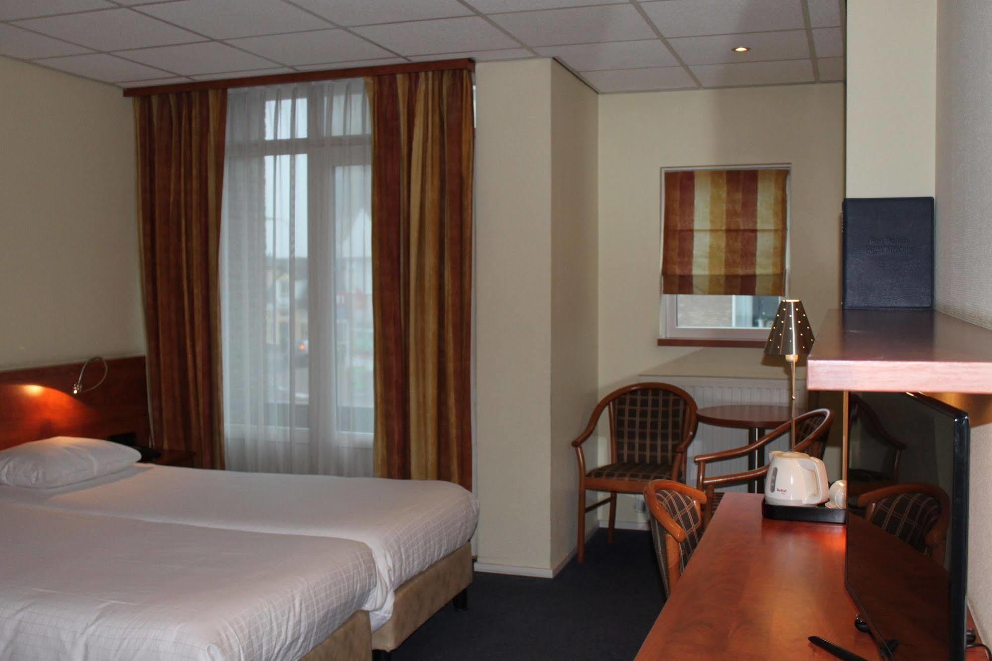 Hotel Restaurant De Zwaan Raalte Eksteriør billede