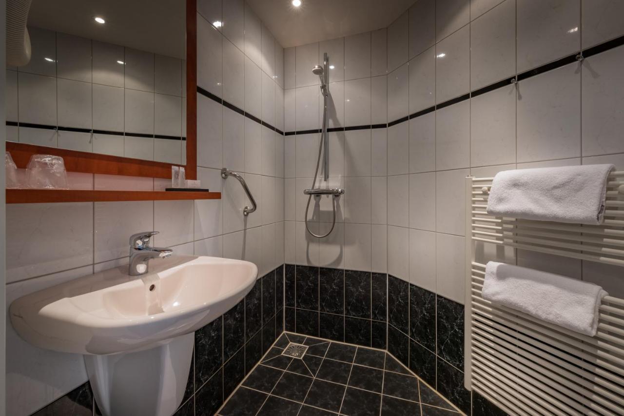 Hotel Restaurant De Zwaan Raalte Eksteriør billede